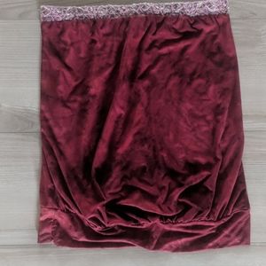 Medium maroon  marble design strapless top.